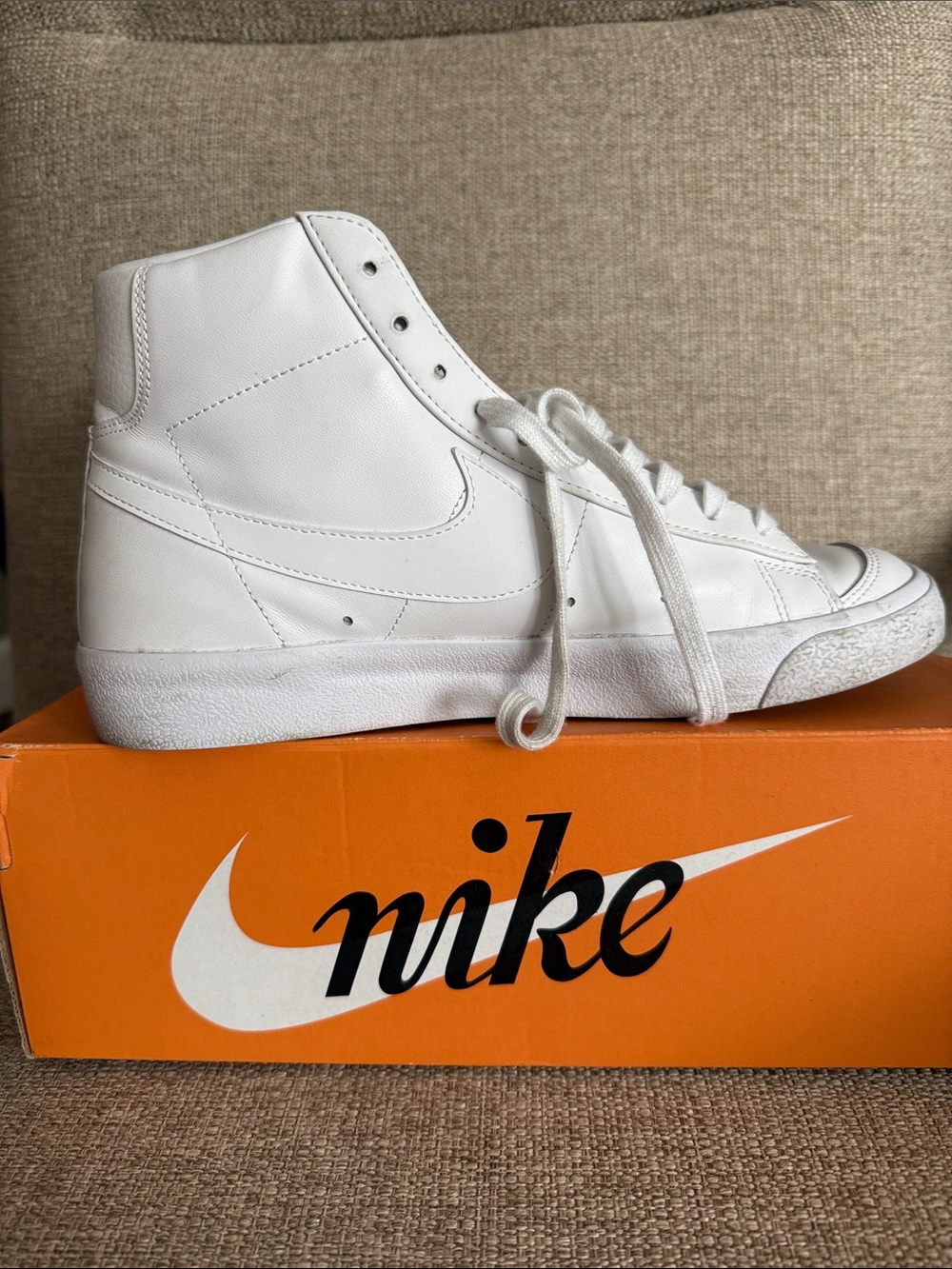 Nike Mens/womens White High-Top Leather Sneakers
